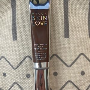 Becca Skin Love Weightless Blur Foundation